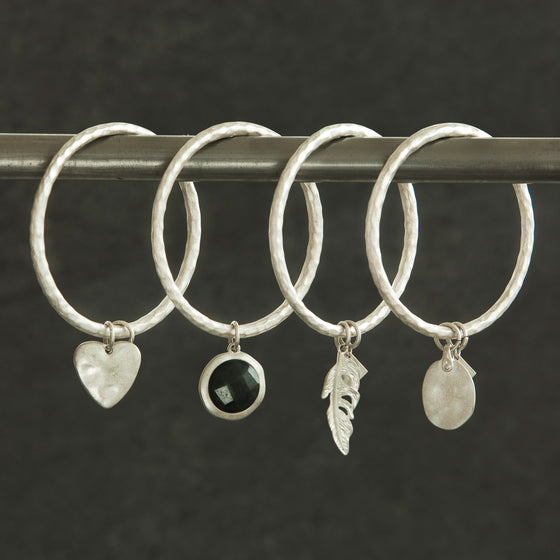 Tutti antique silver finish hammered heart charm bangle - Ellimonelli